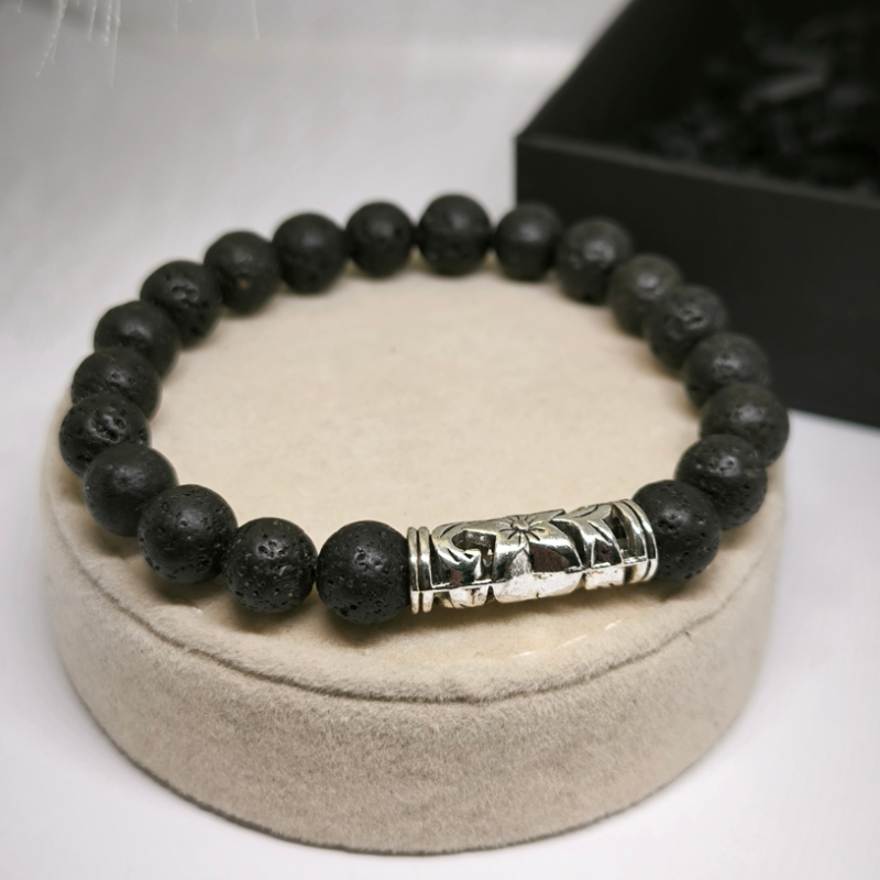 Elastīgas rokassprādzes ar metāla akcentiem