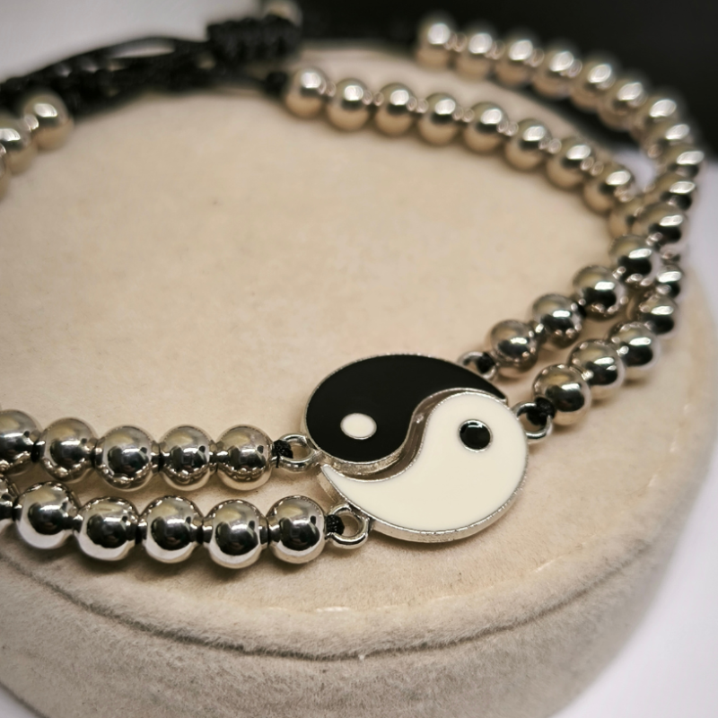 Sudraba krāsas krellīšu rokassprādze ar Yin-Yang simbolu