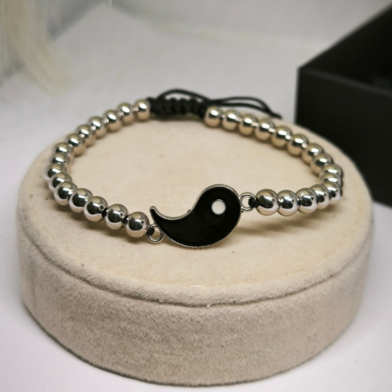 Sudraba krāsas krellīšu rokassprādze ar Yin-Yang simbolu