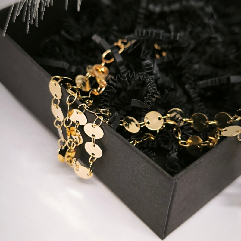 Zelta krāsas kaklarota meitenēm