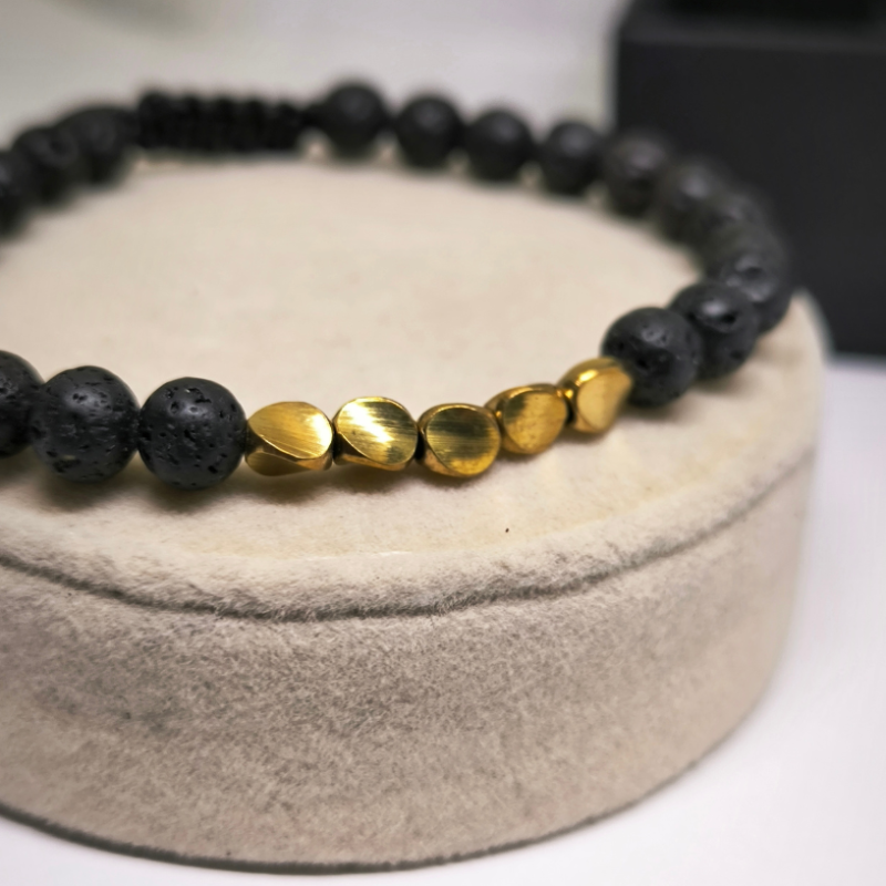 Roku darināts lavas krellīšu rokassprādžu komplekts