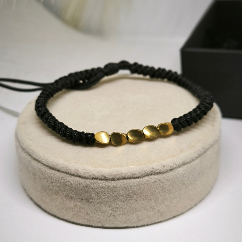 Roku darināts lavas krellīšu rokassprādžu komplekts