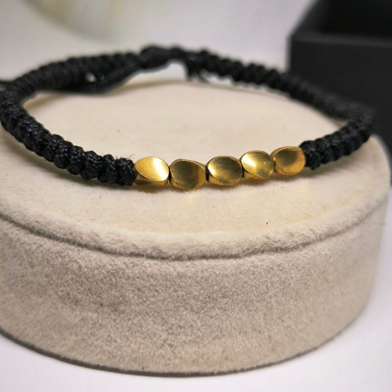 Roku darināts lavas krellīšu rokassprādžu komplekts