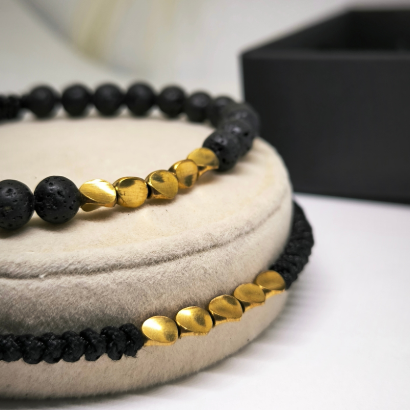 Roku darināts lavas krellīšu rokassprādžu komplekts