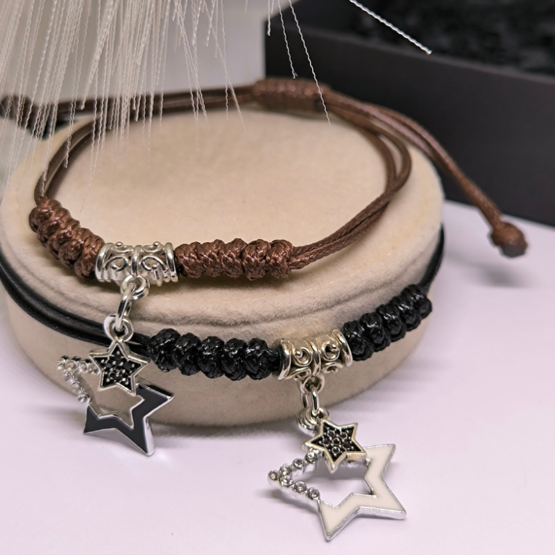 Regulējamas rokassprādzes ar metāla akcentiem