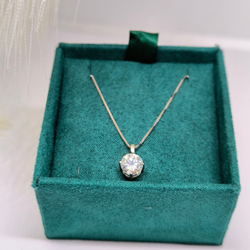 Kulons "Moisanīts" sievietēm