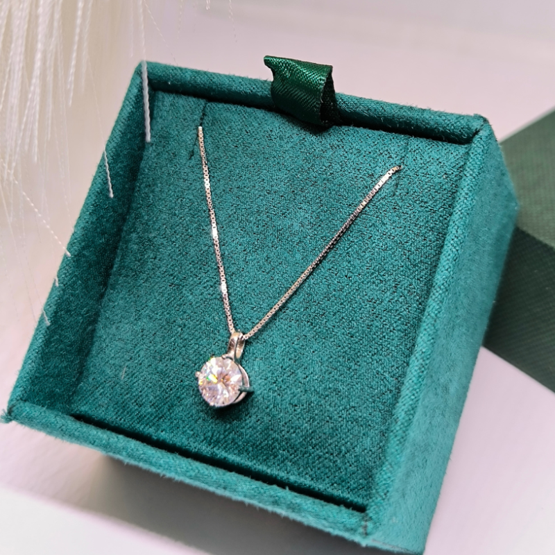 Kulons "Moisanīts" sievietēm