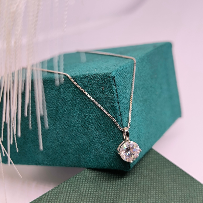 Kulons "Moisanīts" sievietēm