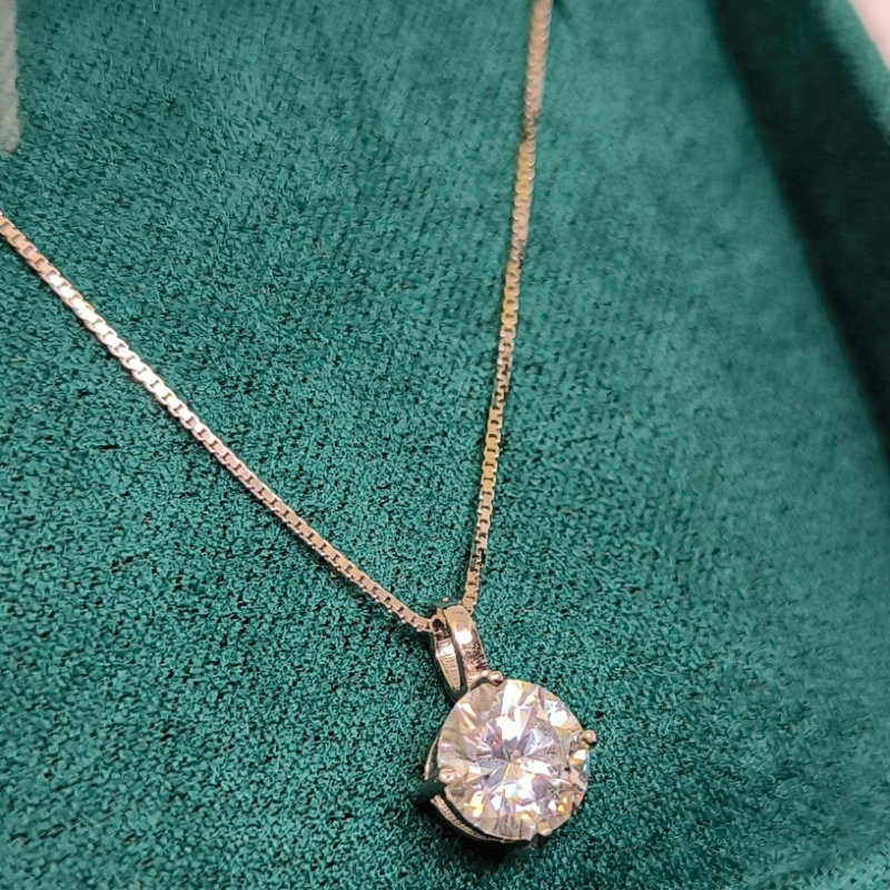 Kulons "Moisanīts" sievietēm