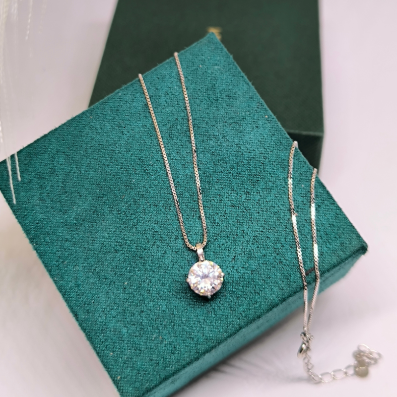 Kulons "Moisanīts" sievietēm