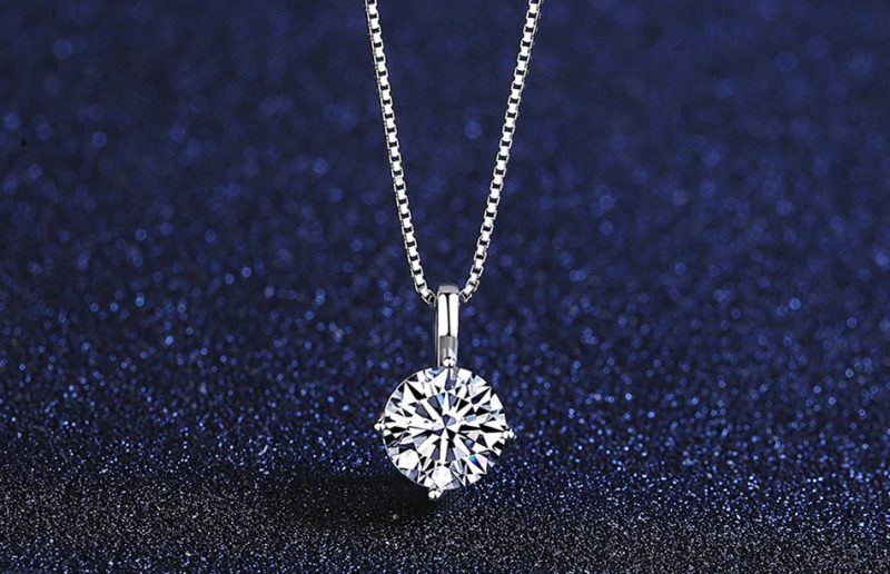 Kulons "Moisanīts" sievietēm