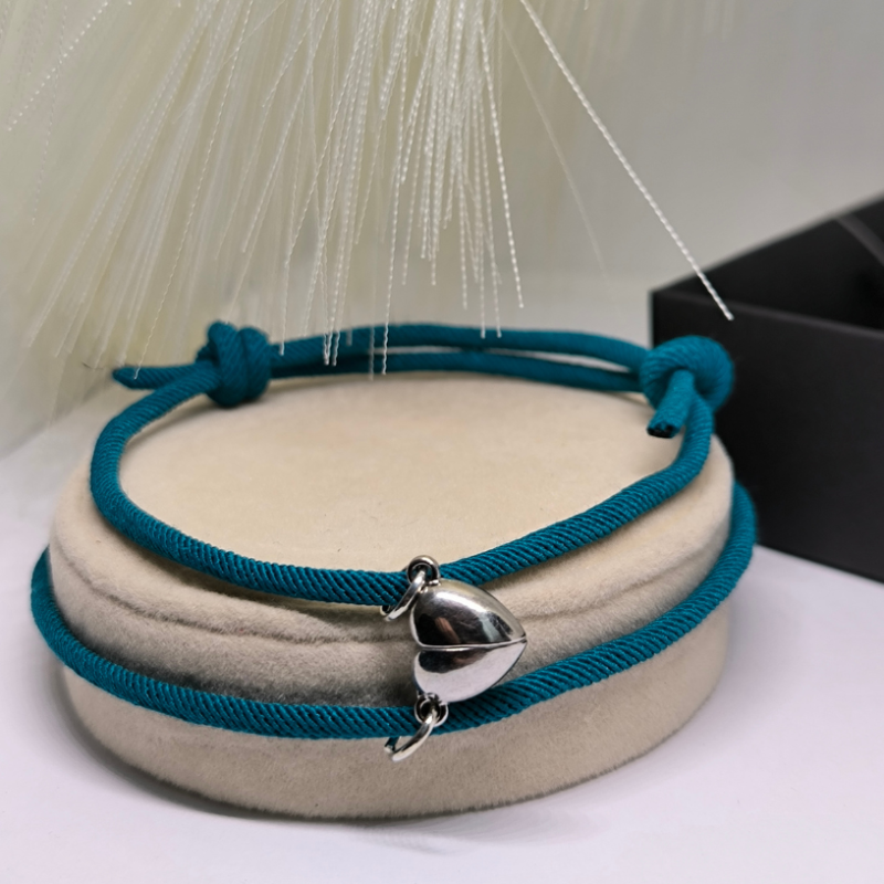 Rokassprādžu komplekts pāriem ar sirds formas piekariņu