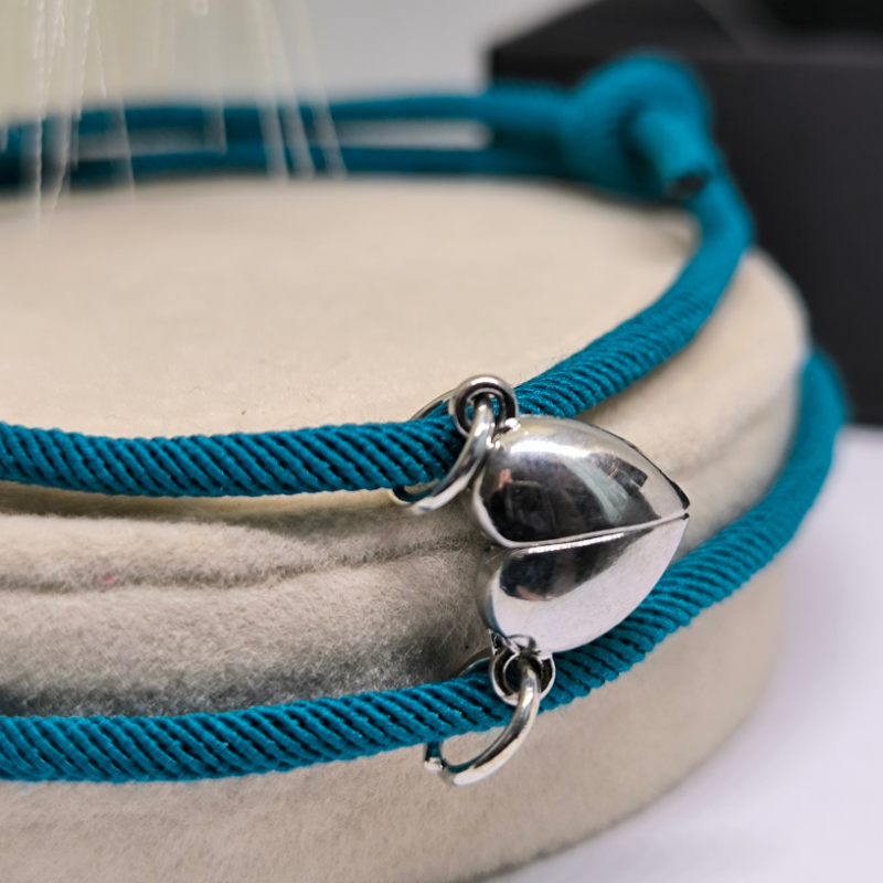 Rokassprādžu komplekts pāriem ar sirds formas piekariņu