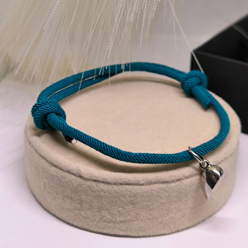 Rokassprādžu komplekts pāriem ar sirds formas piekariņu