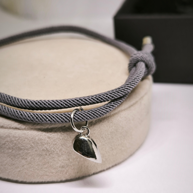 Auduma rokassprādžu komplekts ar piekariņu