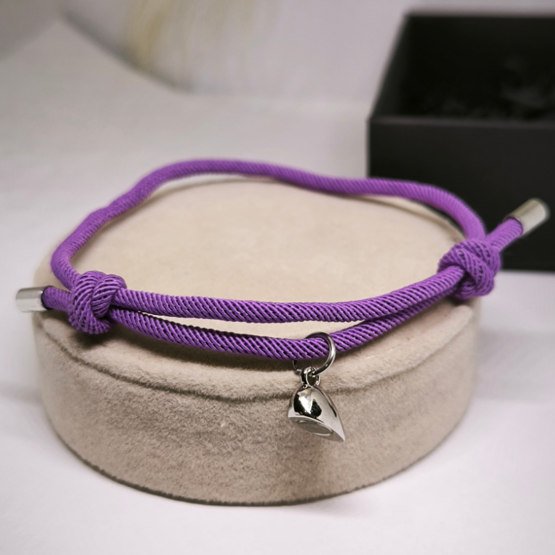 Magnētiskās rokassprādzes pāriem ar sirds formas piekariņu