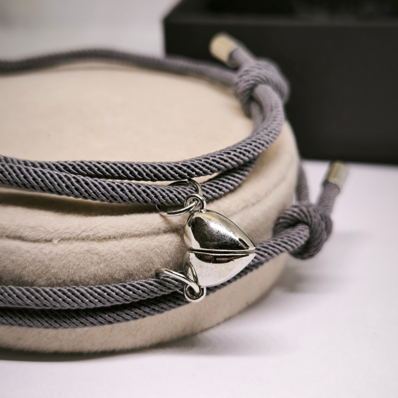 Auduma rokassprādžu komplekts ar piekariņu