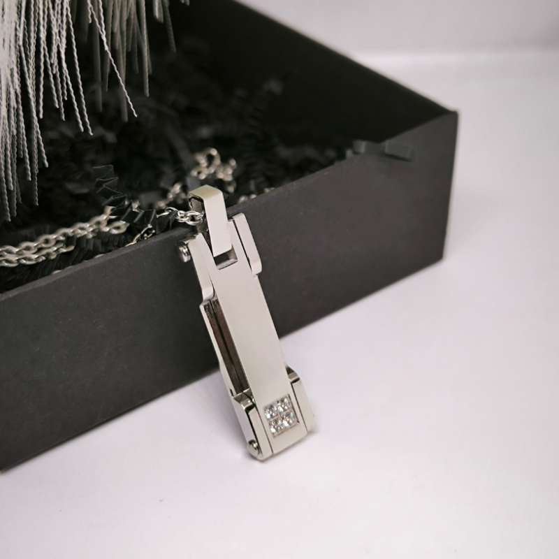 Taisnstūrveida vīriešu kaklarota