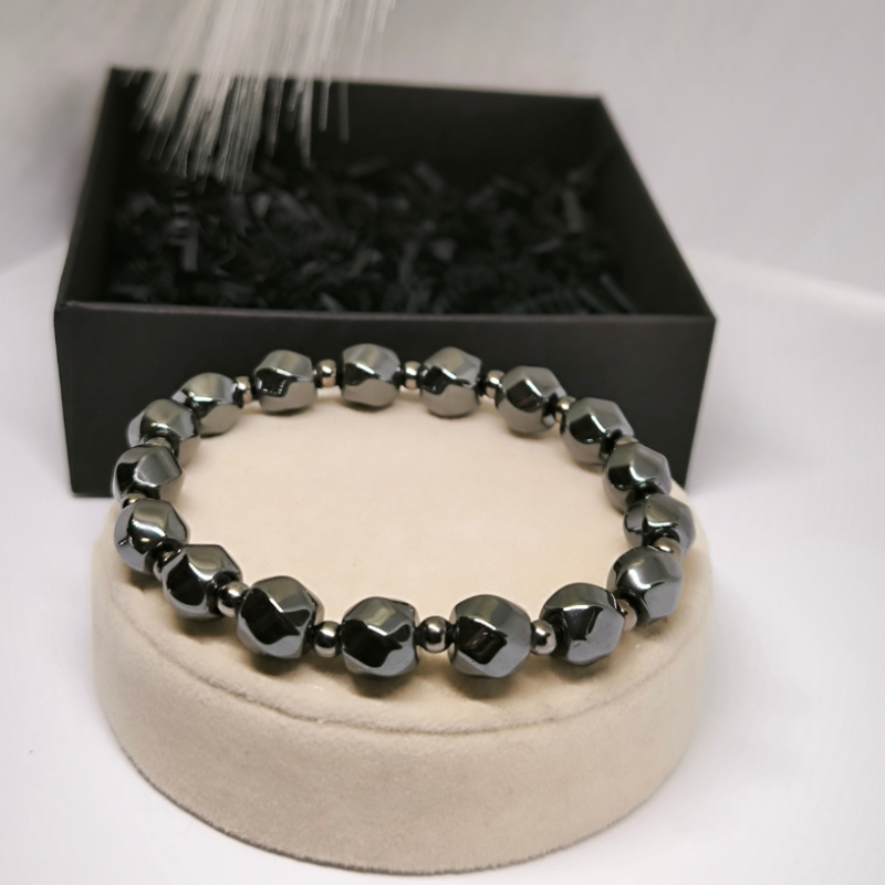 Mūsdienīga dizaina enerģētiskā hematīta rokassprādze