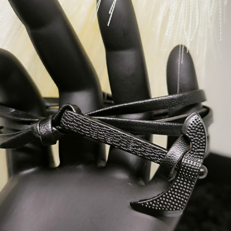 Oriģināla dizaina daudzslāņu ādas rokassprādze