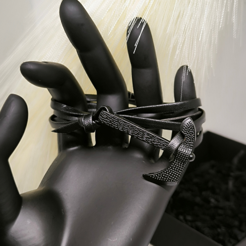 Oriģināla dizaina daudzslāņu ādas rokassprādze