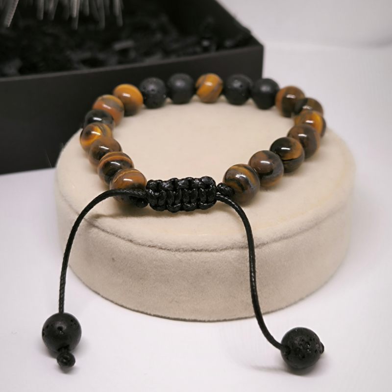 Moderna rokassprādze no lavas akmens un tīģera acs pērlītēm