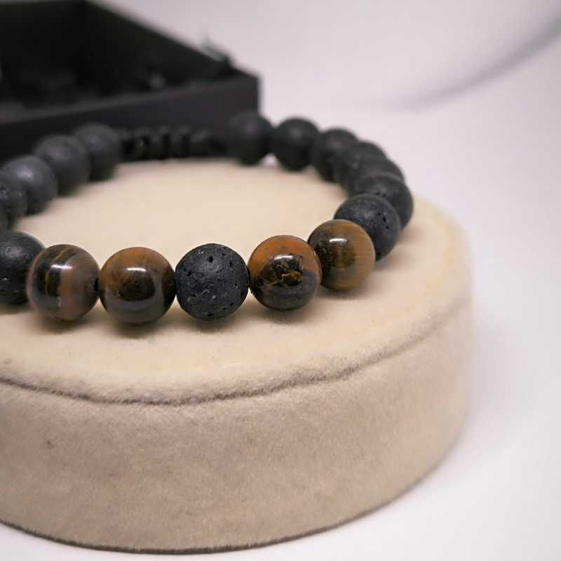 Lavas akmens krelles rokassprādze ar tīģera aci