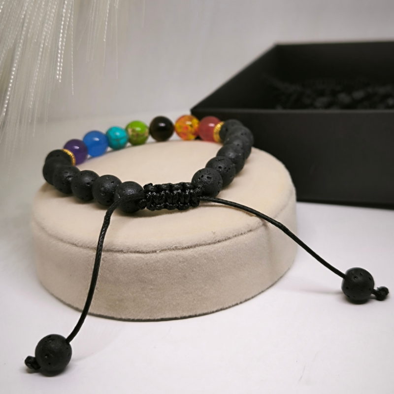 Krāsaina "Čakru" rokassprādze ar lavas pērlītēm