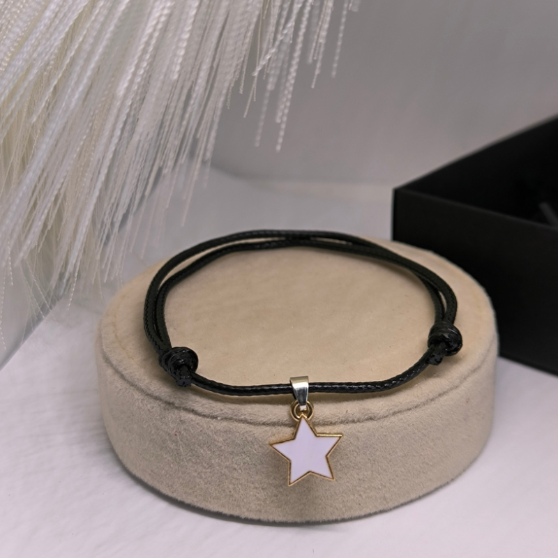 Jauniešu rokassprādzes ar piekariņiem