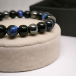 Obsidiāna akmens krelles rokassprādze ar tīģera aci