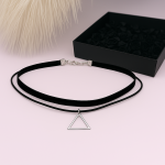 Čokeris (choker) ar trīsstūri