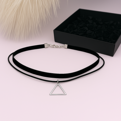 Čokeris (choker) ar trīsstūri