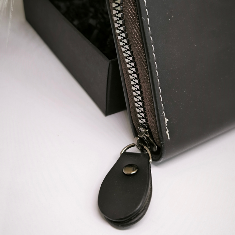 Minimālistiska maku - karšu turētājs