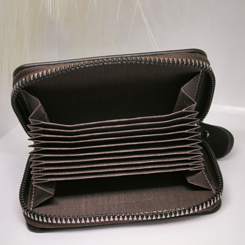 Minimālistiska maku - karšu turētājs