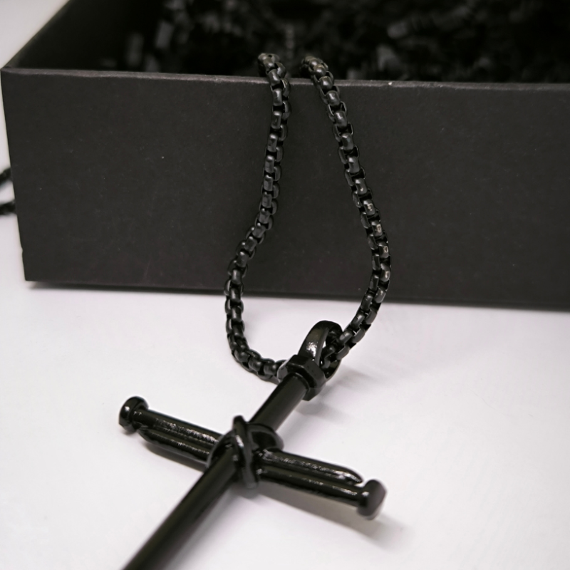 Melns stilīgs krustiņš