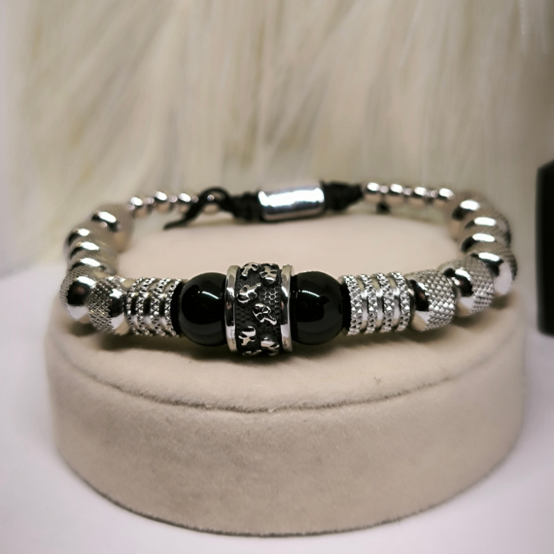 Vīriešu burvīgo rokassprādžu komplekts