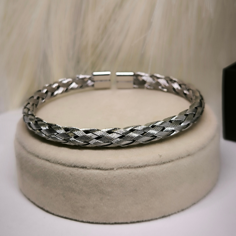 Vīriešu burvīgo rokassprādžu komplekts