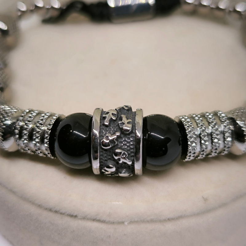 Vīriešu burvīgo rokassprādžu komplekts