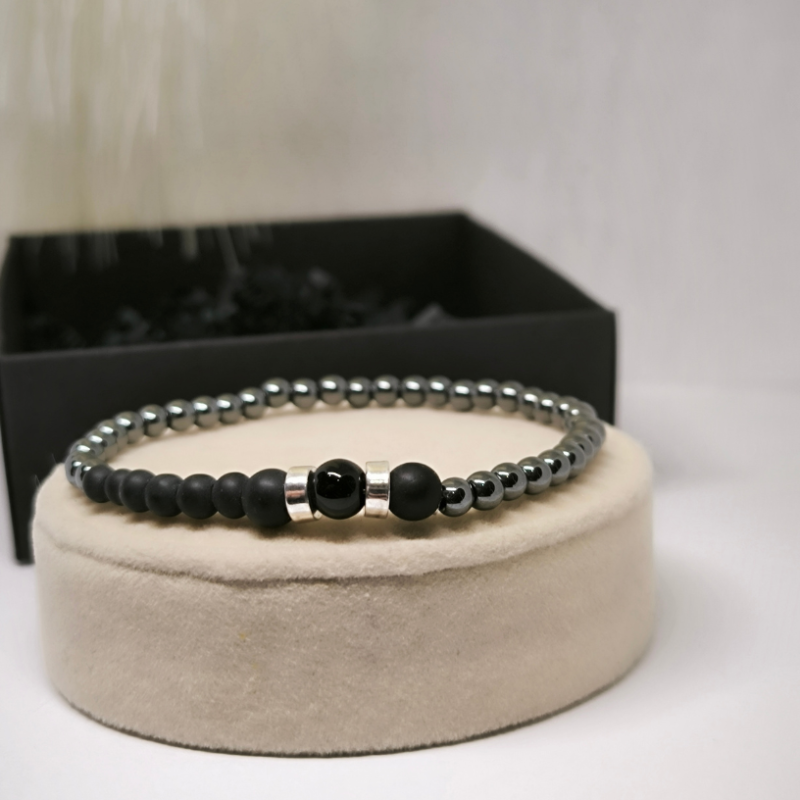 Unikāla modeļa rokassprādžu komplekts