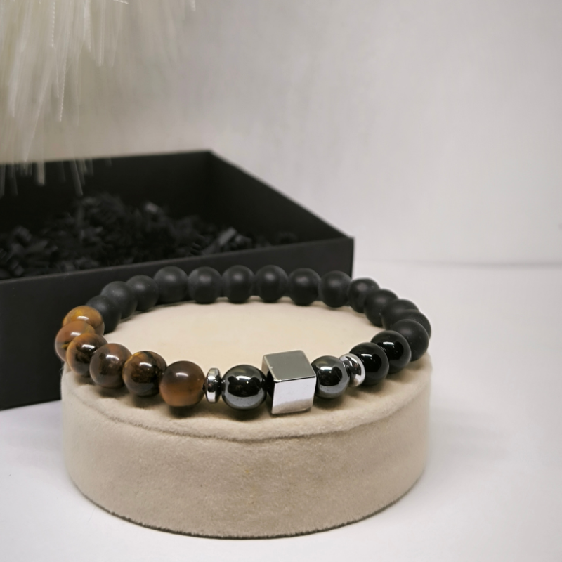 Unikāla modeļa rokassprādžu komplekts