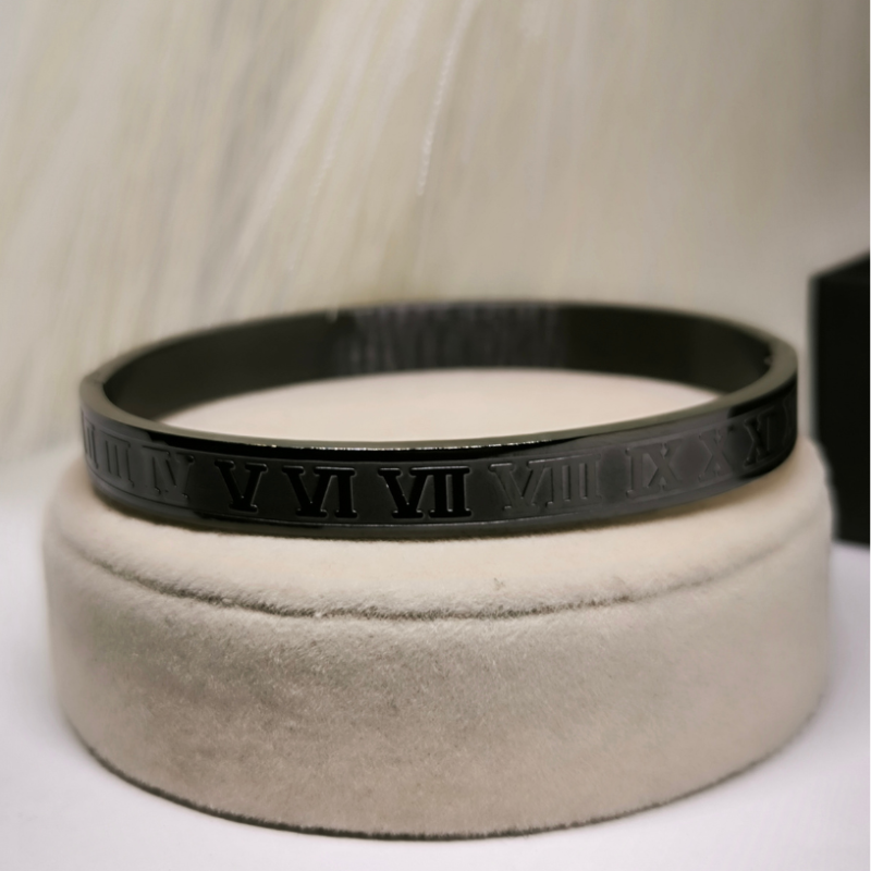 Grezns romiešu ciparu rokassprādžu komplekts