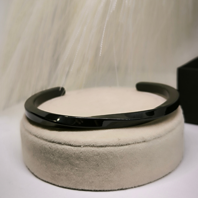 Grezns romiešu ciparu rokassprādžu komplekts