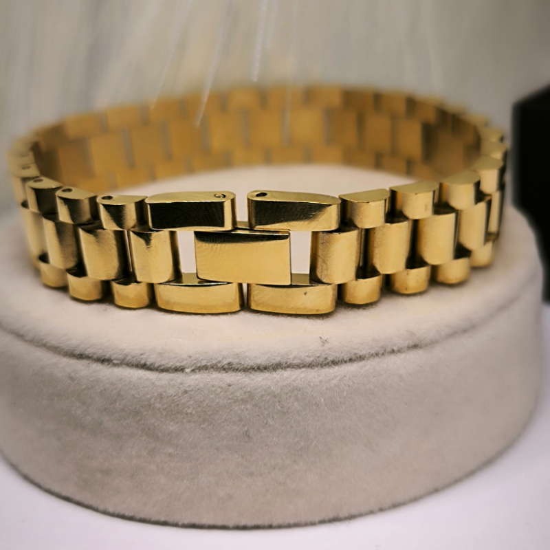 Grezna, zelta krāsas rokassprādze īstam vīrietim