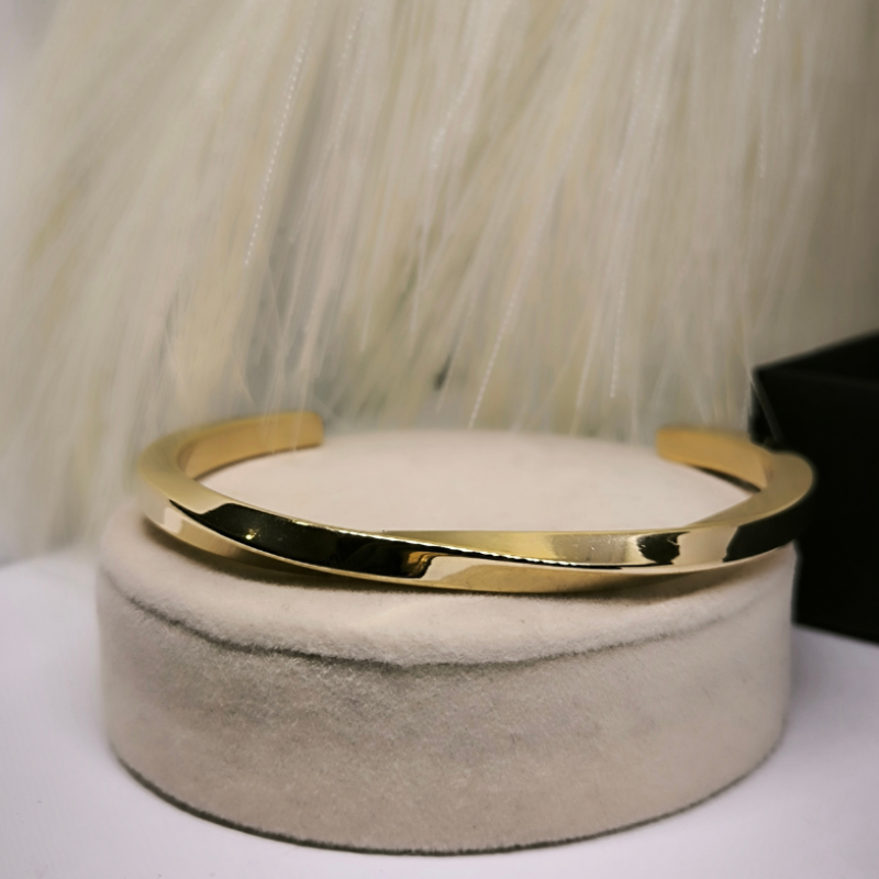 Karaliska rokassprādze ar romiešu cipariem