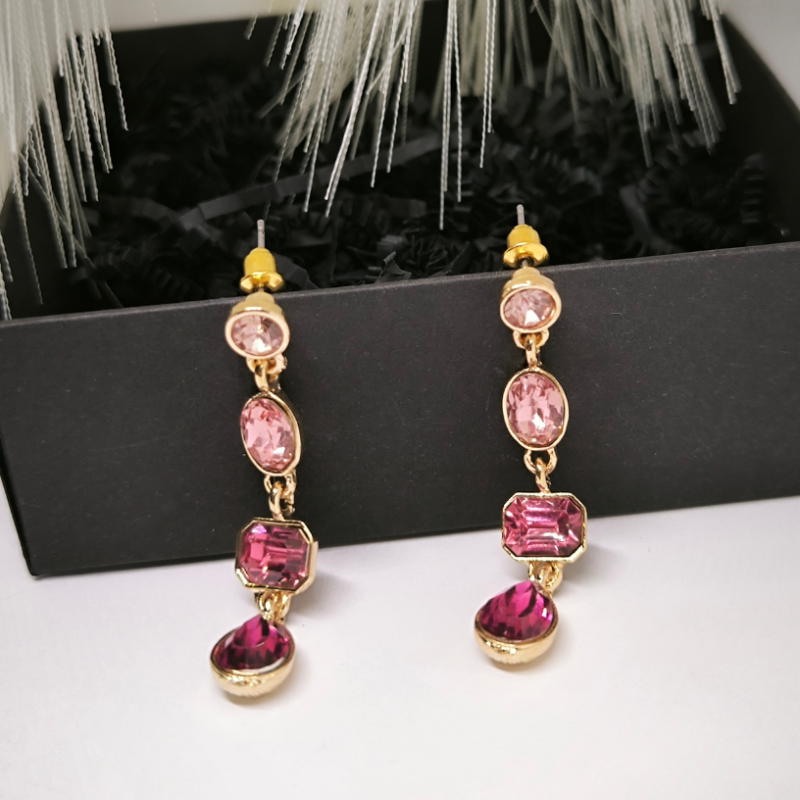 Ikdienai un ballītēm paredzētās auskari