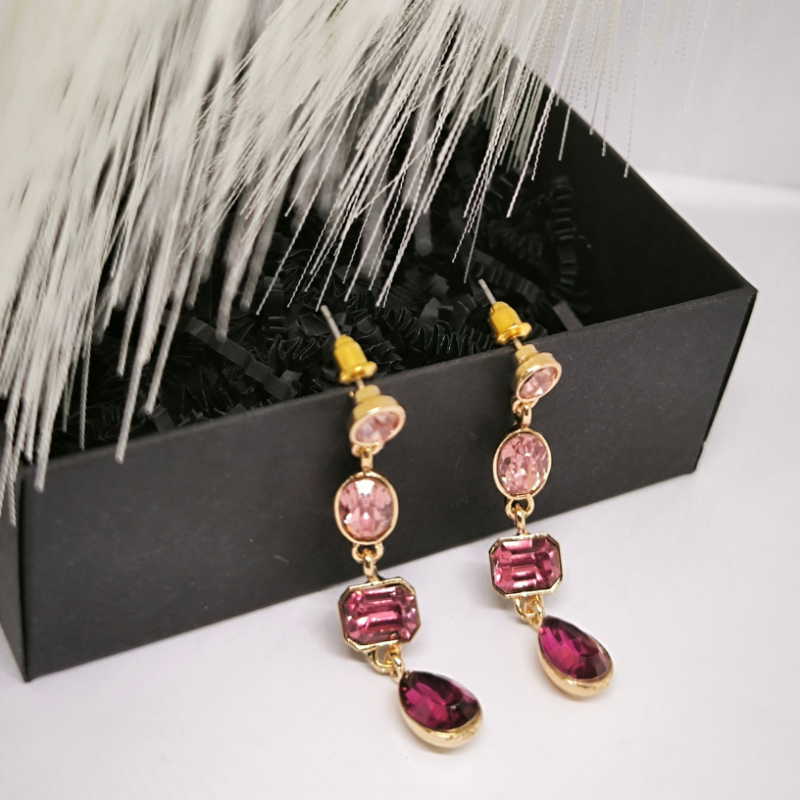 Ikdienai un ballītēm paredzētās auskari