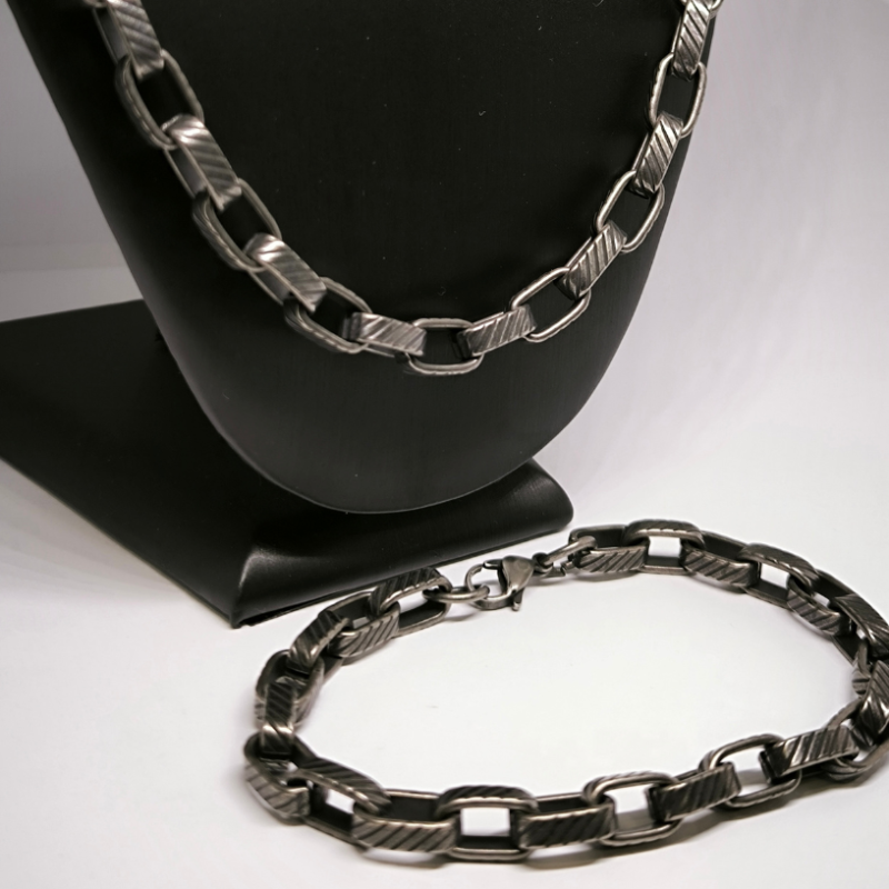 Vīriešu rotaslietu komplekts