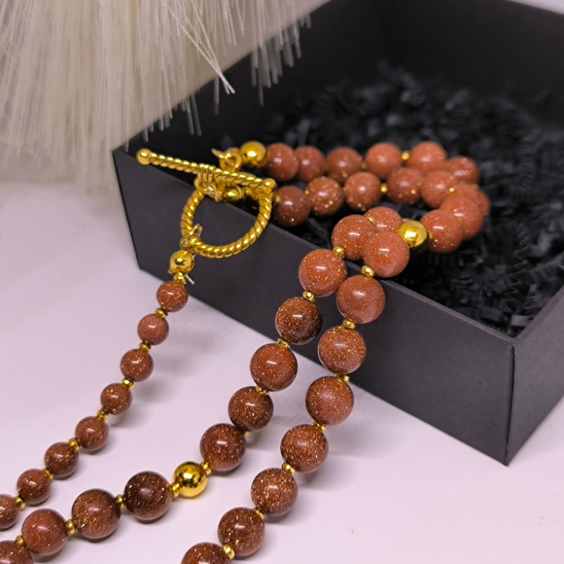 Grezns kaklarota ar saules akmeni „Zelta saullēkts“