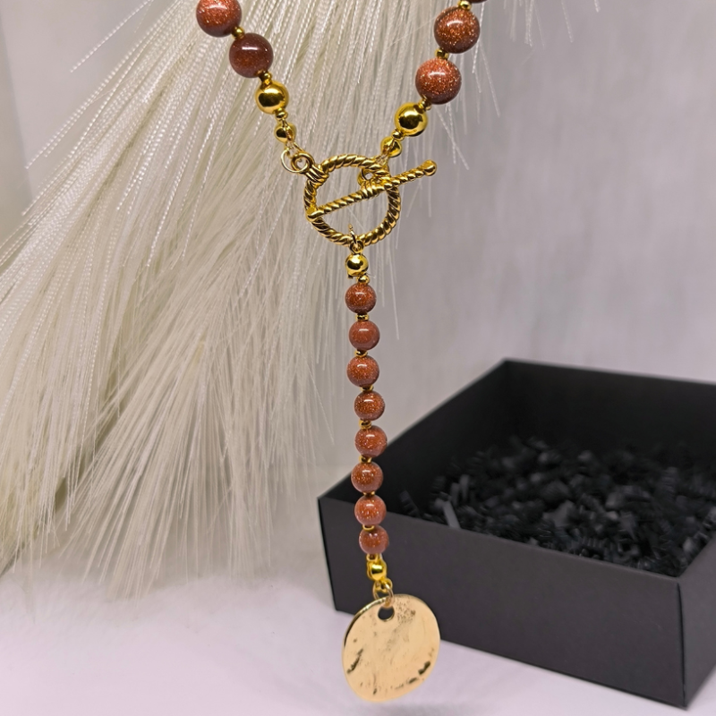 Grezns kaklarota ar saules akmeni „Zelta saullēkts“