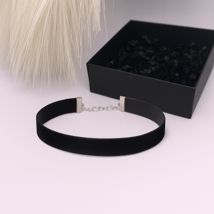 Melns čokeris (choker)